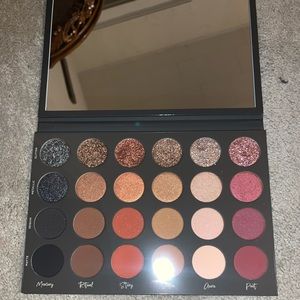 Tati beauty eyeshadow pallet